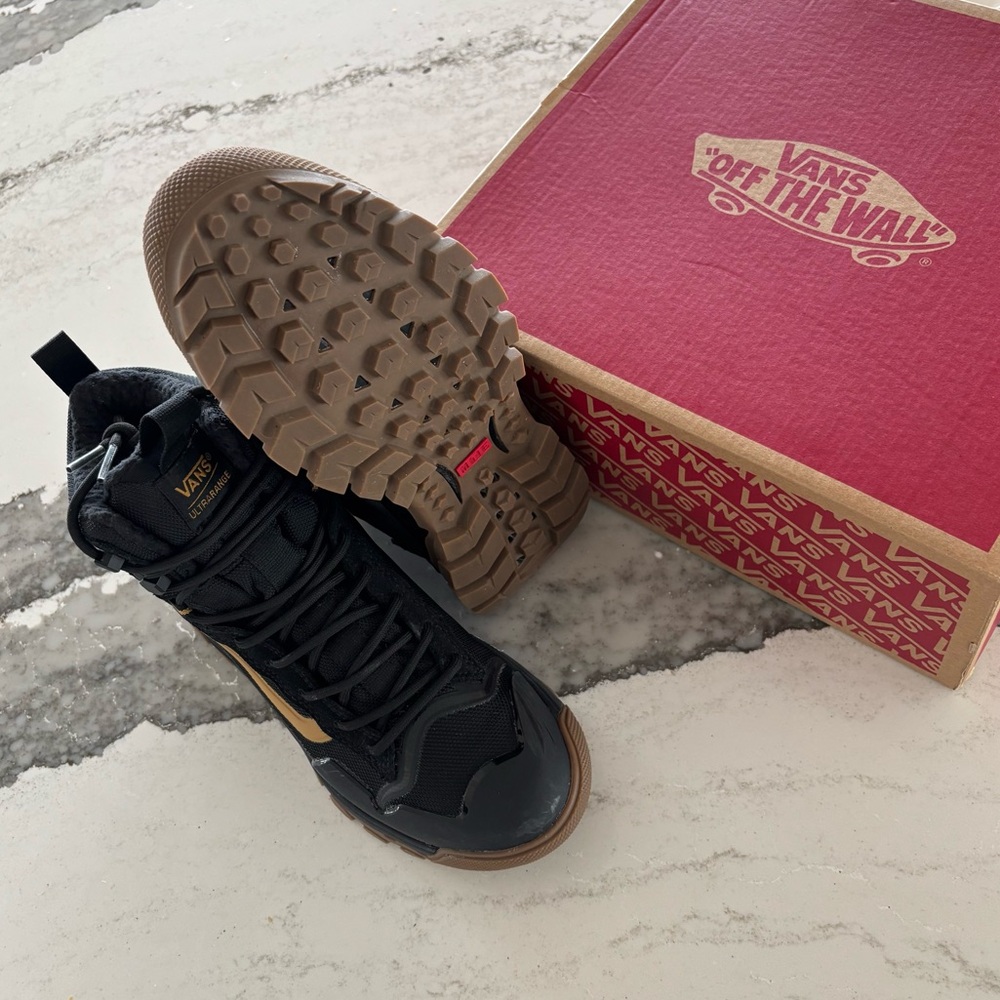 RARE Vans Ultrarange EXO Hi GORE-TEX MTE-3 Boot
Black Gold High-Top Sneakerboots - Picture 14 of 16